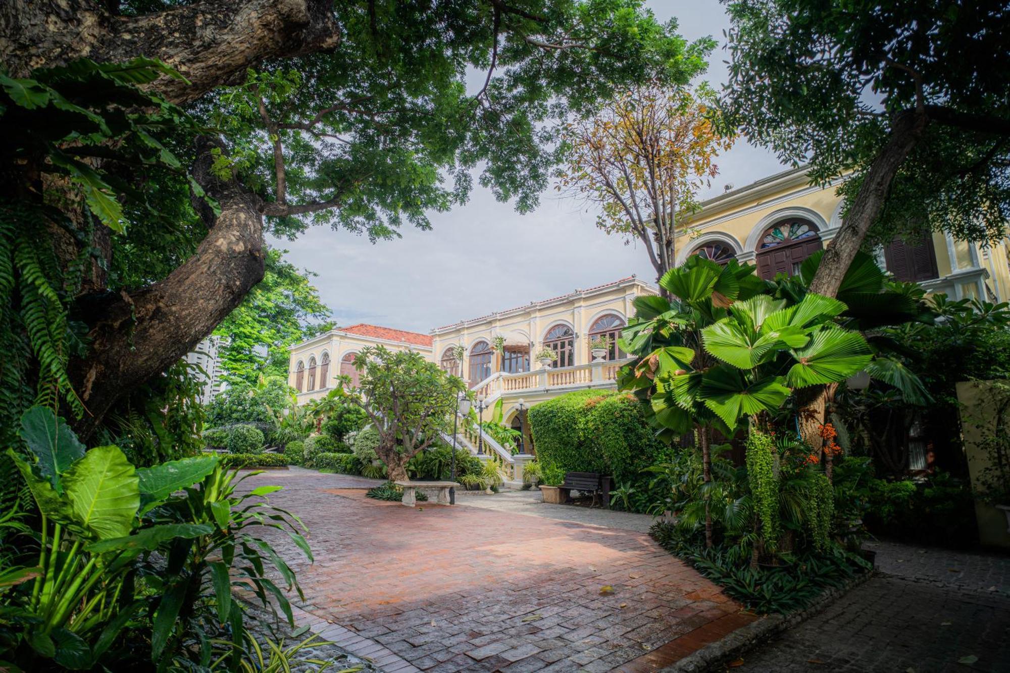 Отель Praya Palazzo (Adults Only) Бангкок Экстерьер фото